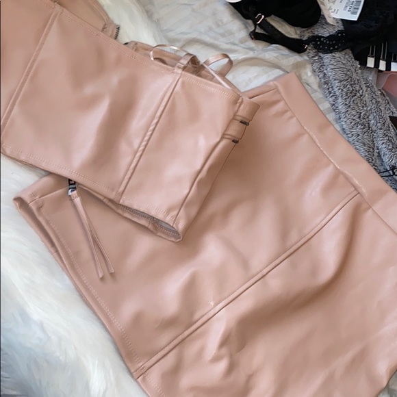 blush pink leather bra top and pencil skirt set - Picture 10 of 12